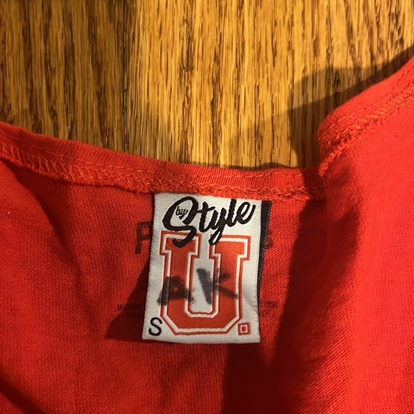 Style by U Wisconsin Woman’s Red Wrap Tee Size S - Picture 2 of 3